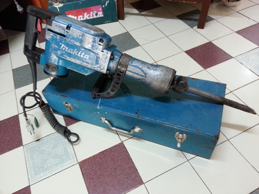 ขายเครื่องสกัดคอนกรีตสกัดไฟฟ้าMakitaรุ่นHM1306(1,510วัตต์)พร้อมใช้งาน