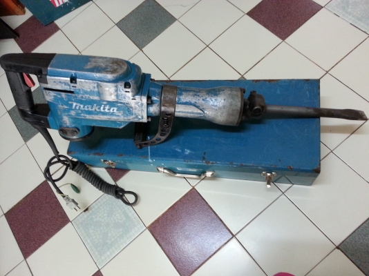 ขายเครื่องสกัดคอนกรีตสกัดไฟฟ้าMakitaรุ่นHM1306(1,510วัตต์)พร้อมใช้งาน