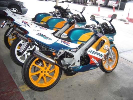 NSR 150 SP PROARM ทำสีใหม่ ทั้งคัน สวยมาก สีเขียวส้ม ลาย REPSOL ลายสนาม รถ แข่ง ทำสีใหม่ ขาย -35900 บาท เท่า นั้น หมดแล้ว หมด เลย ครับ สนใจติด ต่อ คุณ เจ โทร. 0808051985 อยู่ที่  สีลม ซอย 10 บางรัก กทม