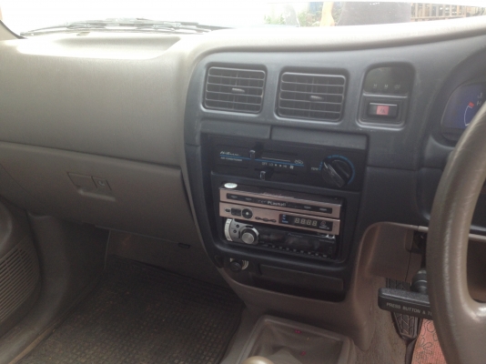 TOYOTA HILUX TIGER D4D EXTRACAB 2.5  MT ปี 2003 รถสวยสีบางเดิมๆดี เครื่องแห้งแรงดีไม่มีเยิ้ม ภายในเก๋งคอนโซลสวยครบพร้อม CD แอร์เย็น พ.เพาเวอร์ ก.ไฟฟ้าครบครัน กระบะปูพื้นยางลายเนอร์ ช่วงล่างแน่น ยางสภาพดี 4 เส้นประมาณ 70\% พร้อมใช้งาน เอกสารทะเบียนภาษีคร