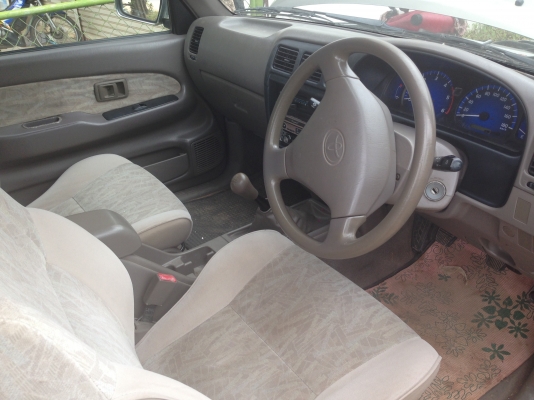 TOYOTA HILUX TIGER D4D EXTRACAB 2.5  MT ปี 2003 รถสวยสีบางเดิมๆดี เครื่องแห้งแรงดีไม่มีเยิ้ม ภายในเก๋งคอนโซลสวยครบพร้อม CD แอร์เย็น พ.เพาเวอร์ ก.ไฟฟ้าครบครัน กระบะปูพื้นยางลายเนอร์ ช่วงล่างแน่น ยางสภาพดี 4 เส้นประมาณ 70\% พร้อมใช้งาน เอกสารทะเบียนภาษีคร