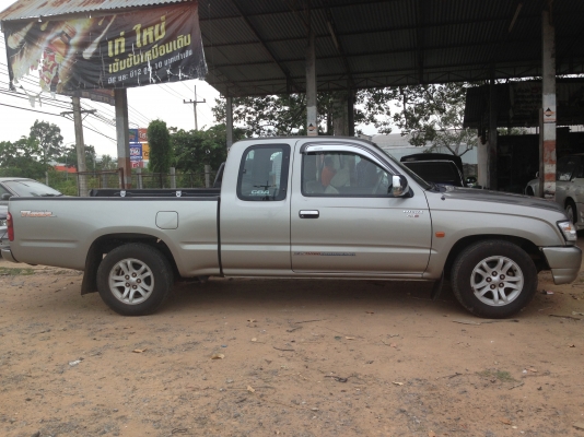 TOYOTA HILUX TIGER D4D EXTRACAB 2.5  MT ปี 2003 รถสวยสีบางเดิมๆดี เครื่องแห้งแรงดีไม่มีเยิ้ม ภายในเก๋งคอนโซลสวยครบพร้อม CD แอร์เย็น พ.เพาเวอร์ ก.ไฟฟ้าครบครัน กระบะปูพื้นยางลายเนอร์ ช่วงล่างแน่น ยางสภาพดี 4 เส้นประมาณ 70\% พร้อมใช้งาน เอกสารทะเบียนภาษีคร