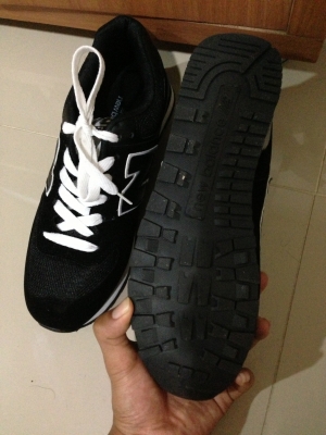 ขายรองเท้า New Balance เบอร์43 มือ1 ราคา 550 บาทพร้อมส่งครับ