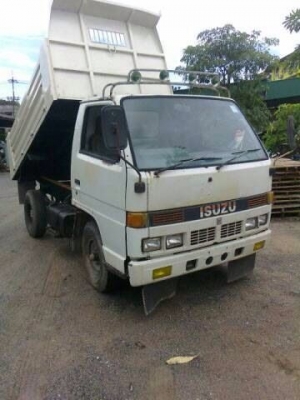 รถอีซูซุ 4 ล้อดั้ม 88 แรงม้า  สนใจติดต่อ 081 - 6079515