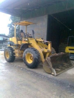 รถตัก WA 100   สนใจติดต่อ 081 - 6079515