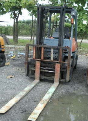 ขายโพร์คลิฟต์ TOYOTA รุ่น 6 เบนซิน งาสไลด์ 2.5 ตัน