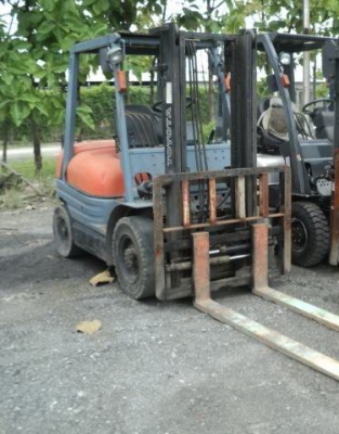 ขายโพร์คลิฟต์ TOYOTA รุ่น 6 เบนซิน งาสไลด์ 2.5 ตัน