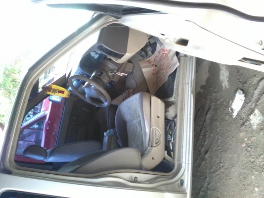 นิสสันฟอนเทียเครื่อง 2700 ปี 2001 แอร์เย็นล้อแม็คพร้อมดอนเคนประกันฝาท้ายกันชนหลังมาหลังคาประตูฝากระโปรงอยู่ดีตั้งแต่เกิดไม่โดนแวกริมเลยไฟหน้าเหลืองตามปกติของฟอนเทียเหลืองเล้กน้อยภายในหัวเก๋งอยู่คงสภาพดีดีเกือบใหม่ขายแบบยกเล่ม