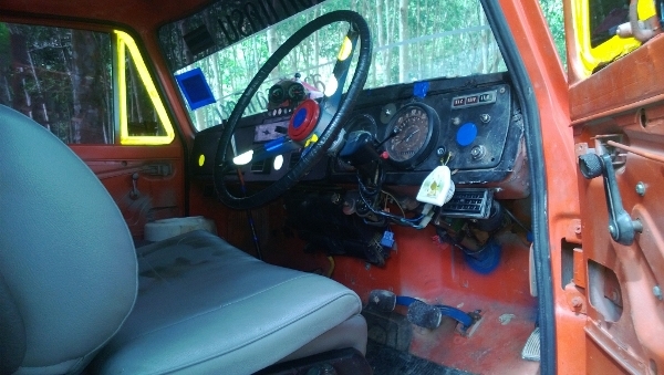 รถบรรทุก 6 ล้อดั้มพ์ นิสสัน ดีเซล 165 แรง//ติดต่อเจ้าของโดยตรง089-731-8784  085-690-4768