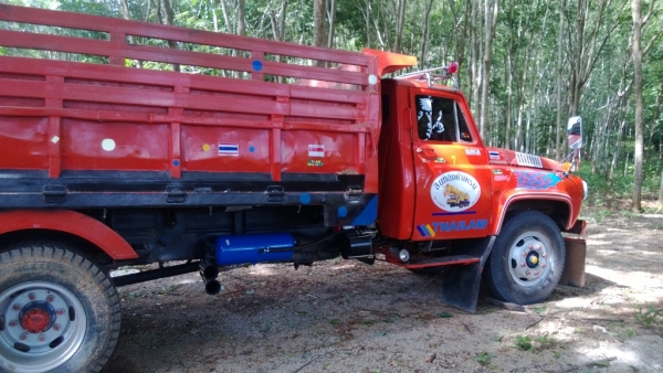 รถบรรทุก 6 ล้อดั้มพ์ นิสสัน ดีเซล 165 แรง//ติดต่อเจ้าของโดยตรง089-731-8784  085-690-4768