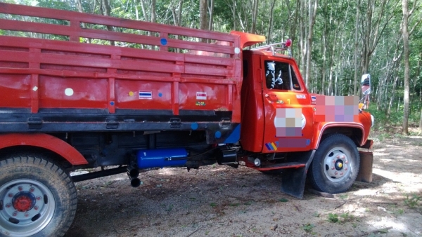 รถบรรทุก 6 ล้อดั้มพ์ นิสสัน ดีเซล 165 แรง//ติดต่อเจ้าของโดยตรง089-731-8784  085-690-4768