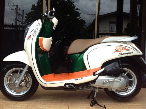 HONDA SCOOPY Iรุ่นS12ตัวท็อปโฉมปัจจุบันสภาพป้ายแดงรถ8เดือน