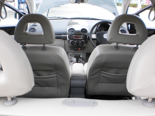 VOLKSWAGEN NEW BEETLE 2.0 สีดำเดิม เครื่องเดิม เกียร์AUTO VOLKSWAGEN NEW BEETLE 2.0 สีดำเดิม เครื่องเดิม เกียร์AUTO