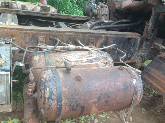 HINO ZM 260 HP EK100 สิบล้อ 2 เพลา พร้อมทำเป็นหางปลาทำเป็นเทรลเลอร์ได้เลยครับ เครื่องแน่นแรงดีไม่มีเยิ้ม หัวเก๋งภายในคอนโซลครบพร้อมไม่มีผุกร่อน พวงมาลัยเพาเวอร์ ระบบเบรคทริ๊ปฟี้ ช่วงล่างคัชซีไม่มีบวมไม่มีแตก ยางสภาพดี 70\% พร้อมใช้งาน เอกสารเล่มทะเบียนชุดโ