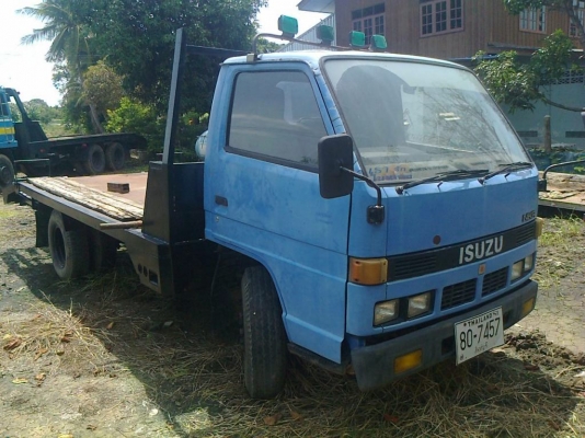 ISUZU NKR  เครื่อง 110   4BC  6 ล้อ  หางยกได้ กระบะยาว 4 เมตรกว่าๆ