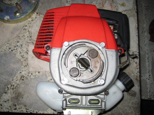 ขายเครื่องตัดหญ้า 4 จังหวะไม่มีหาง 1,800 ของใหม่มีตัวเดียว