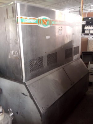 เครื่องทำน้ำเเข็งมือสองสภาพพร้อมใช้ครับ มี หลายขนาด