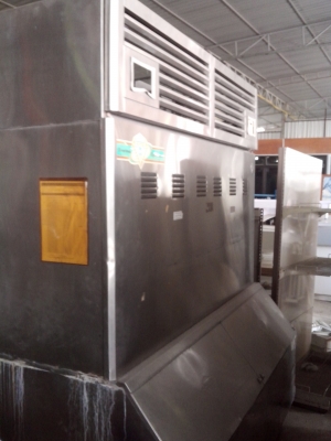 เครื่องทำน้ำเเข็งมือสองสภาพพร้อมใช้ครับ มี หลายขนาด