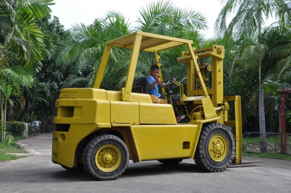 ขายFORKLIFT KOMATSU FG35(3.5ตัน ดีเซล)  นำเข้าญี่ปุ่นยังไม่เคยใช้ในไทย 189,000 เท่านั้น!!