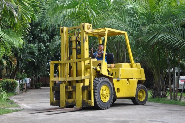 ขายFORKLIFT KOMATSU FG35(3.5ตัน ดีเซล)  นำเข้าญี่ปุ่นยังไม่เคยใช้ในไทย 189,000 เท่านั้น!!