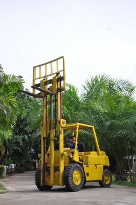 ขายFORKLIFT KOMATSU FG35(3.5ตัน ดีเซล)  นำเข้าญี่ปุ่นยังไม่เคยใช้ในไทย 189,000 เท่านั้น!!