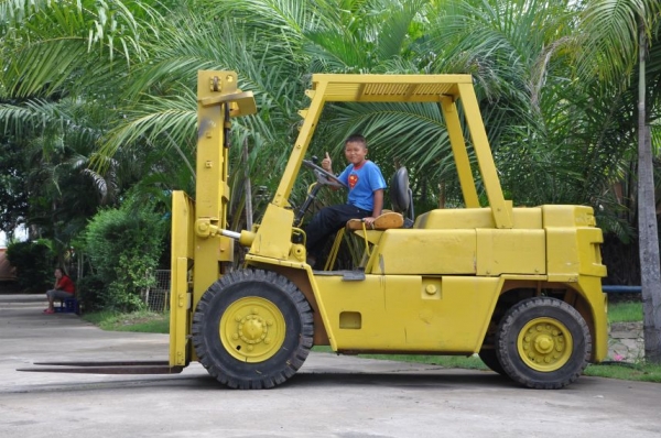 ขายFORKLIFT KOMATSU FG35(3.5ตัน ดีเซล)  นำเข้าญี่ปุ่นยังไม่เคยใช้ในไทย 189,000 เท่านั้น!!