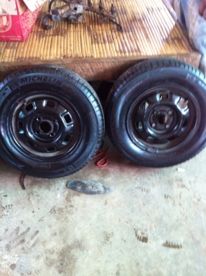 ขายล้อกระทะ 4 รู พร้อมยาง ขอบ 13 ราคา 4500 บาท พร้อมส่ง