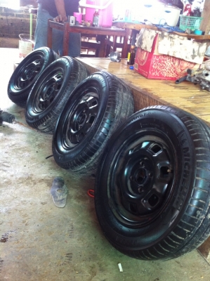 ขายล้อกระทะ 4 รู พร้อมยาง ขอบ 13 ราคา 4500 บาท พร้อมส่ง