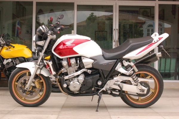 -ขาย CB1300 ปี2005 ของแต่งเพียบสภาพสวยๆ เครื่องแน่นพร้อมใช้<<สรรพสามิตตัวจริง>>-