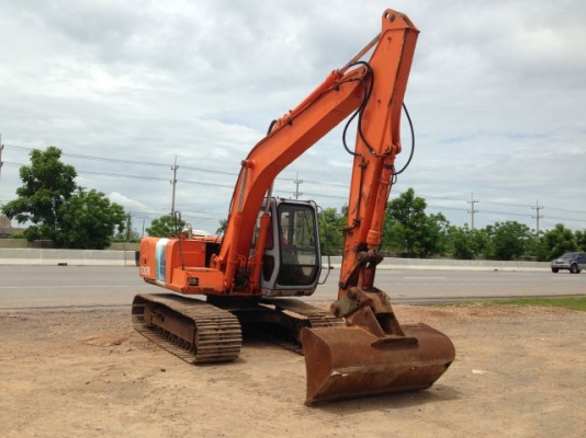 ขายรถแบคโฮ HITACHI EX120-2 ระบบไฟฟ้าเต็ม ใบกว้าง 80 ซม มีVDO รถนอกนำเข้าสภาพสวย ติดต่อ 081-2990958
