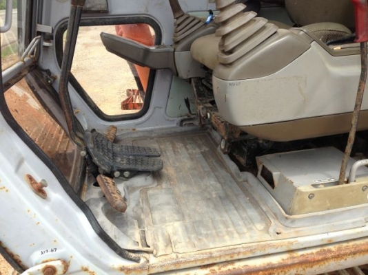 ขายรถแบคโฮ HITACHI EX120-2 ระบบไฟฟ้าเต็ม ใบกว้าง 80 ซม มีVDO รถนอกนำเข้าสภาพสวย ติดต่อ 081-2990958