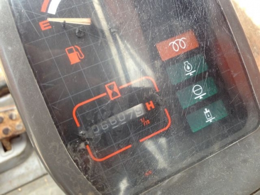 ขายรถแบคโฮ HITACHI EX120-2 ระบบไฟฟ้าเต็ม ใบกว้าง 80 ซม มีVDO รถนอกนำเข้าสภาพสวย ติดต่อ 081-2990958