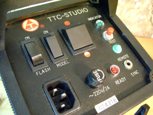 ขายไฟสตูดิโอโอพร้อมแฟลช 1 หัว ขายไฟสตูดิโอโอพร้อมแฟลช 1 หัว