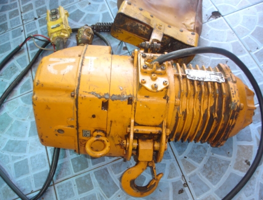 ขายรอกโซ่ไฟฟ้า KITO 500KG ไฟ3สาย