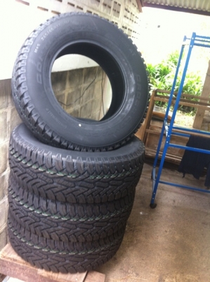 ยางใหม่ปี 13 ขนาด 265-65 R17 AT ราคาโดนๆ ยางใหม่ปี 13 ขนาด 265-65 R17 AT ราคาโดนๆ