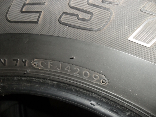 ยาง BRIDGESTONE 265/65R17 ปี09 สวยๆ 4 เส้น ราคา 2800 บาท ยาง BRIDGESTONE 265/65R17 ปี09 สวยๆ 4 เส้น ราคา 2800 บาท