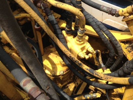 ขายรถแบคโฮ KOMATSU PC120-5 มี VDO ระบบไฟฟ้าเต็ม รถนอกนำเข้าสภาพสวย สนใจติดต่อ 089-8368497