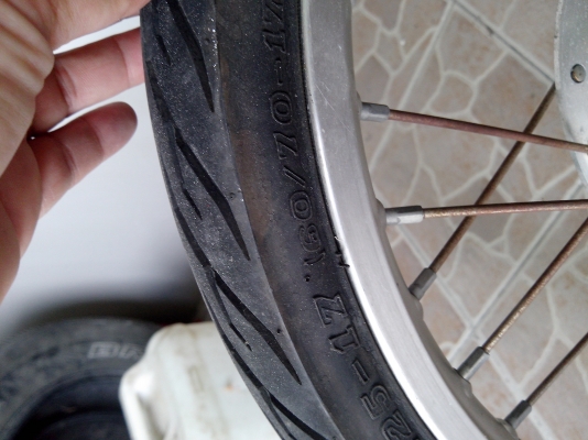 ขายล้อ DID Japan 17x1.40 พร้อมยางสวยๆ ขายล้อ DID Japan 17x1.40 พร้อมยางสวยๆ