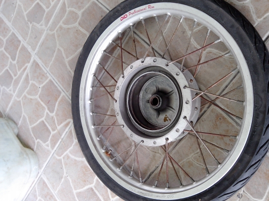 ขายล้อ DID Japan 17x1.40 พร้อมยางสวยๆ ขายล้อ DID Japan 17x1.40 พร้อมยางสวยๆ