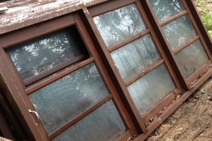 บานหน้าต่างพร้อมวงกบไม้สักสภาพดีครับเป็นไม้สักครับบานหน้าต่างพร้อมวงกบไม้สักสภาพดีครับเป็นไม้สักครับ ความยาว2.5เมตร สูงประมาณ 1.20 ม.  3  บานนะครับ รื้อจากโรงแรมครับ ราคานี้คุ้มครับ มีประมาณ