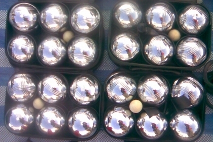 ชุดเปตอง 6 ลูกพร้อมแก่นและสายวัดสภาพดีมากครับพร้อมใช้ครับราคานี้คุ้มมากครับใช้ยาวครับเปตองรุ่นนี้สวยๆครับ