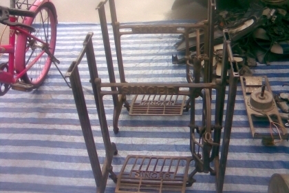 ขาจักรซิงเกอร์สภาพดีครับเดิมๆครับเป็นของซิงเกอร์ครับดัดแปลงทำโต๊ะสวยๆครับ ขาจักรซิงเกอร์สภาพดีครับเดิมๆครับเป็นของซิงเกอร์ครับดัดแปลงทำโต๊ะสวยๆครับ