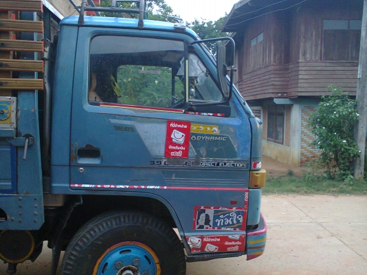 NPR 115 รถห้าง ปี 38 F หน้าหลัง ยาง 8.25