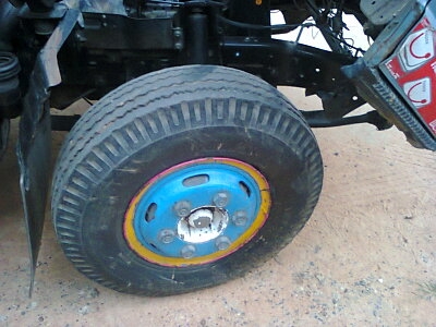 NPR 115 รถห้าง ปี 38 F หน้าหลัง ยาง 8.25