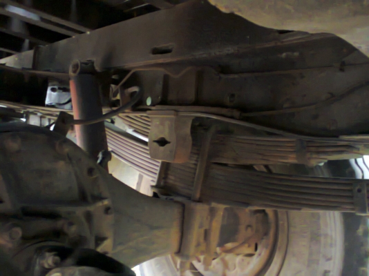 NPR 115 รถห้าง ปี 38 F หน้าหลัง ยาง 8.25