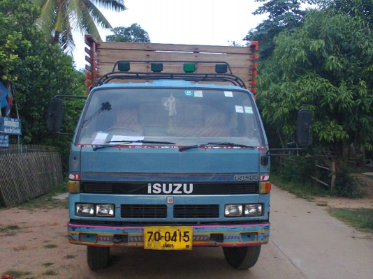 NPR 115 รถห้าง ปี 38 F หน้าหลัง ยาง 8.25