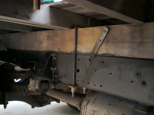 NPR 115 รถห้าง ปี 38 F หน้าหลัง ยาง 8.25