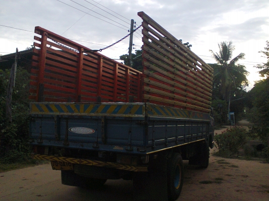 NPR 115 รถห้าง ปี 38 F หน้าหลัง ยาง 8.25