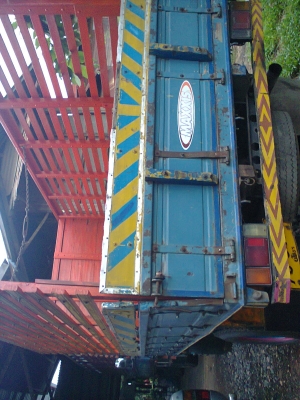 NPR 115 รถห้าง ปี 38 F หน้าหลัง ยาง 8.25