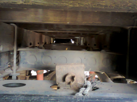 NPR 115 รถห้าง ปี 38 F หน้าหลัง ยาง 8.25